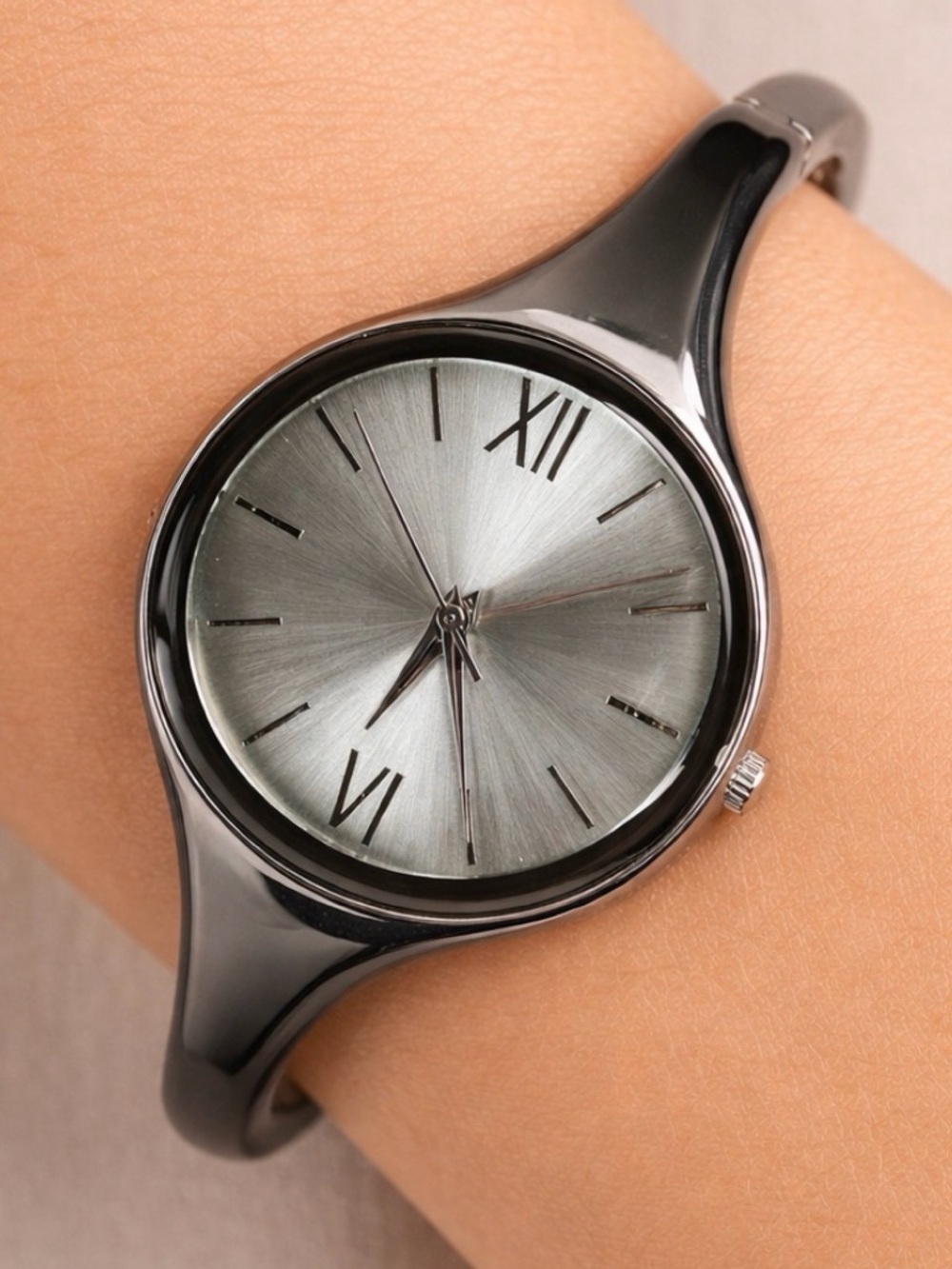 Chico's Silver-Tone Bangle Watch Quartz Round Face Feminine NEW READ